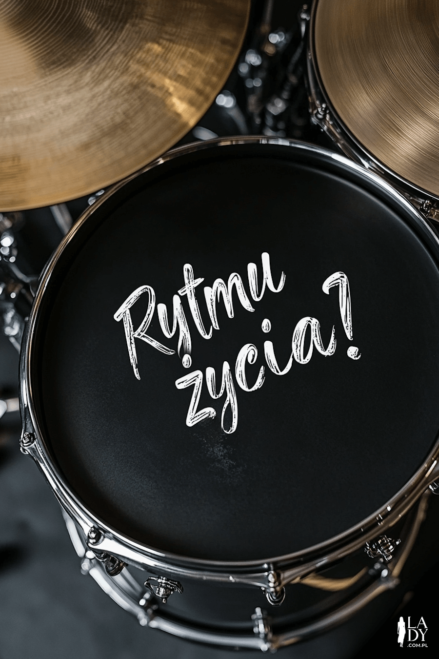Nowoczesna kartka urodzinowa, bębny i perkusja, z napisem: Rytmu życia