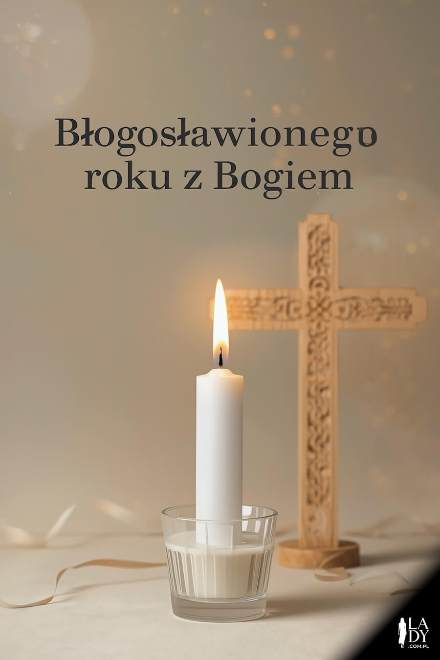 Chrześcijańska ilustracja dla wierzących z okazji nadchodzącego Nowego Roku, płonąca świeczka obok krzyża, z pozdrowieniami: Błogosławionego roku z Bogiem