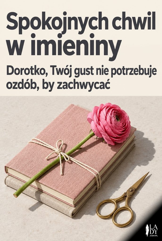 Studyjne zdjęcie pojedynczego jaskra na notatnikach jako kartka imieninowa dla Doroty