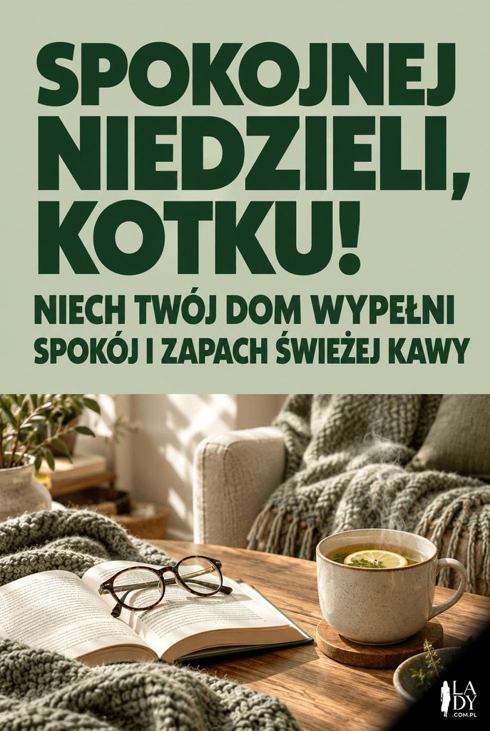 Przytulne zdjęcie z książką i filiżanką herbaty oraz wielkim szałwiowym panelem z niedzielnymi życzeniami