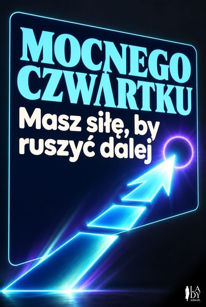 Motywacyjna kartka na czwartek ze świetlistą strzałą w górę, na ciemnym panelu napis „Mocnego czwartku" i „Masz siłę, by ruszyć dalej".