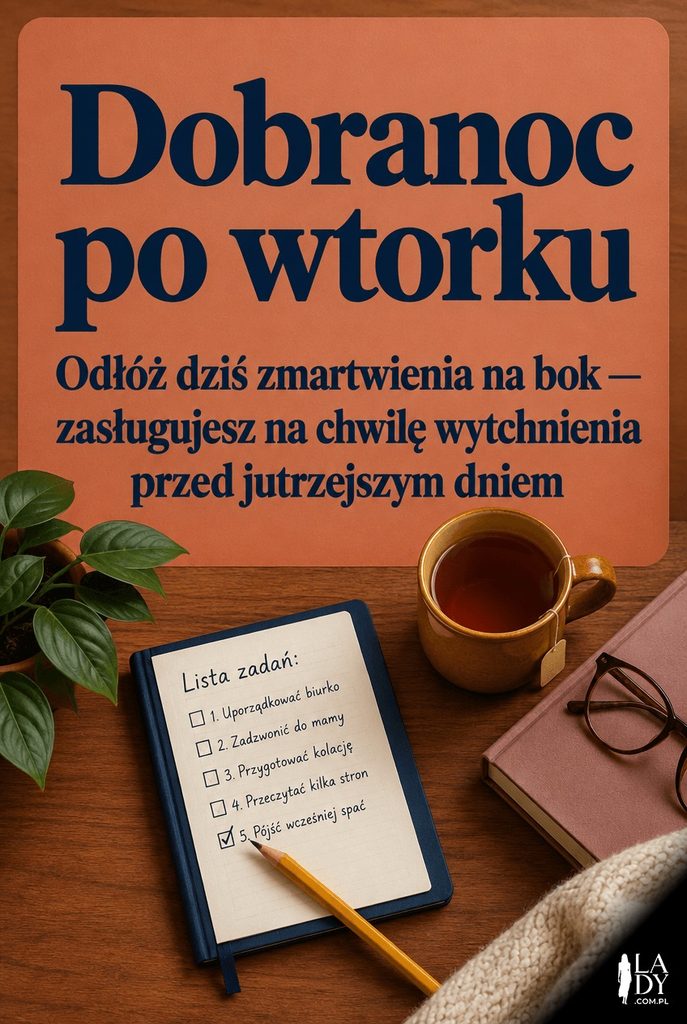 Zdjęcie z góry przedstawiające notatnik z odhaczoną listą zadań, kubek herbaty i okulary do czytania, z napisem życzącym dobrej nocy po wtorku.