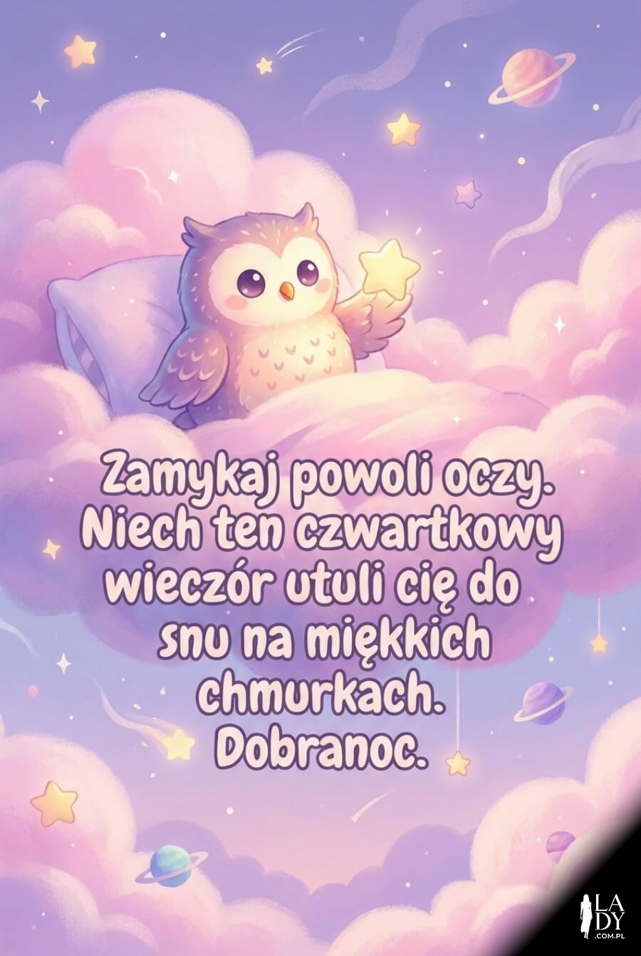 Urocza sowa siedząca na pastelowych chmurach z czwartkowymi życzeniami dobrej nocy