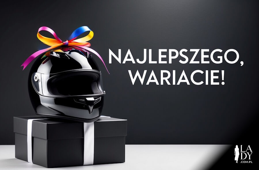 Kartka do wysłania w dniu urodzin motocyklisty, czarny kask z kokardą, na czarnym prezencie, z życzeniami: Najlepszego, wariacie