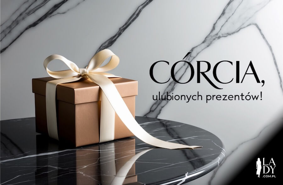 Elegancka kartka, prezent urodzinowy na marmurowym stole, z napisem: córcia, ulubionych prezentów