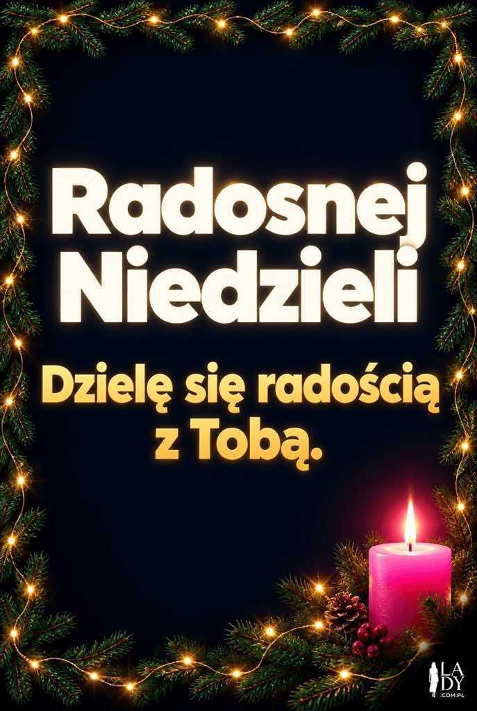 Jarząca się różowa trzecia świeca adwentowa i girlanda świątecznych lampek na ciemnym tle, w centrum życzenia radosnej niedzieli.