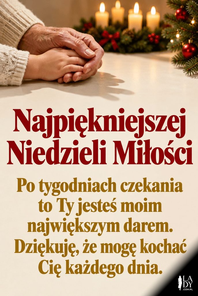 Dłoń starszej osoby obejmująca dłoń dziecka na jasnym blacie, w tle rozmyte cztery świece adwentowe, poniżej dłuższe życzenia miłości.