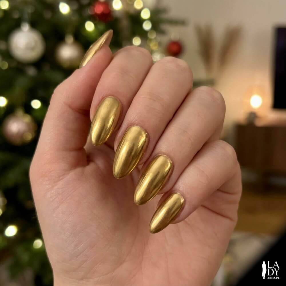 Paznokcie płynne złoto z metalicznym wykończeniem luxury