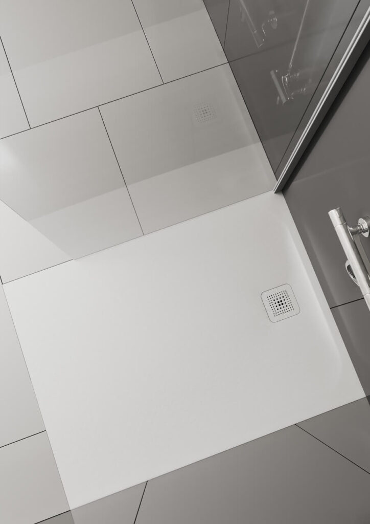 Biały brodzik kompozytowy