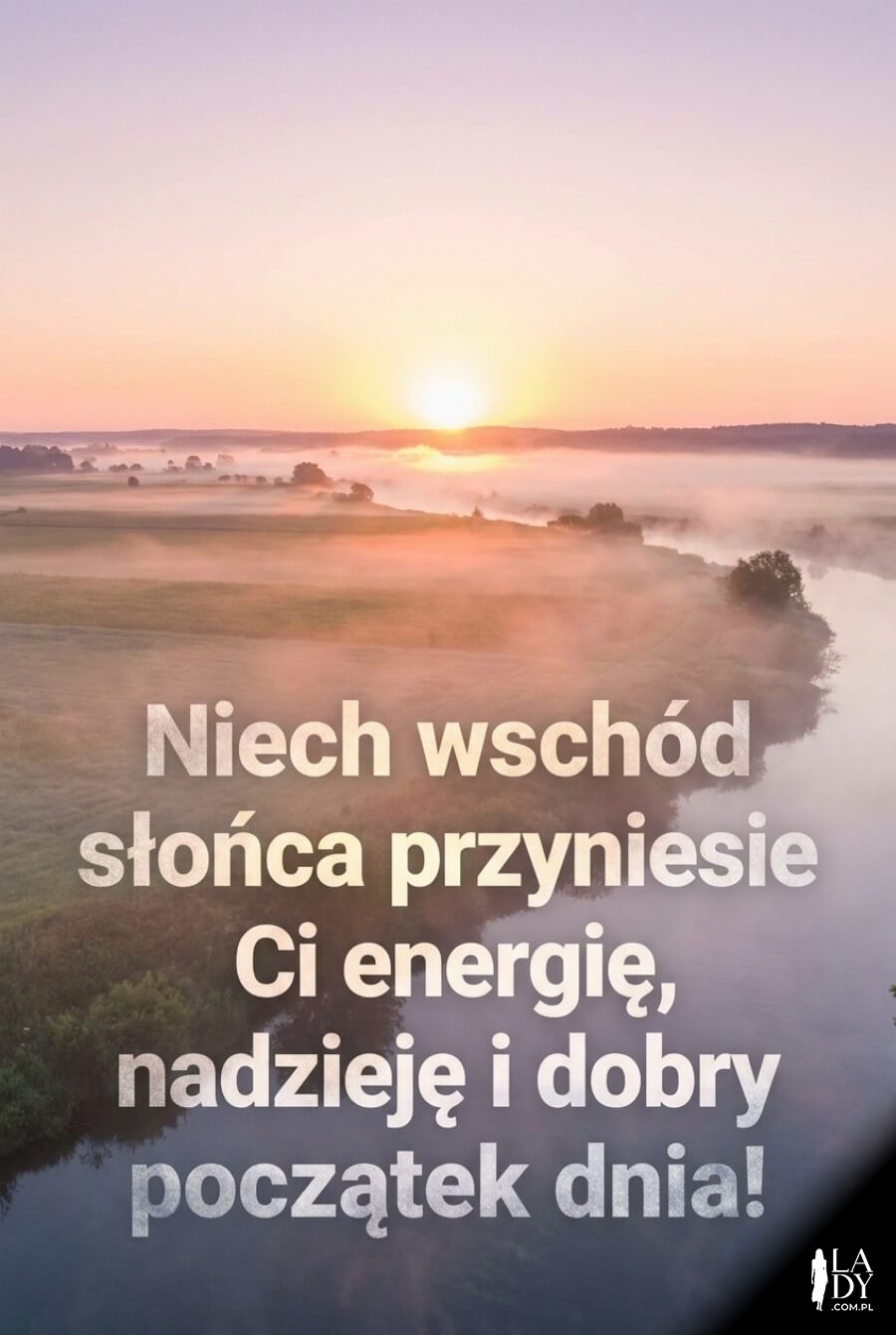 Wschód słońca nad polami z jasnymi życzeniami na dobry dzień