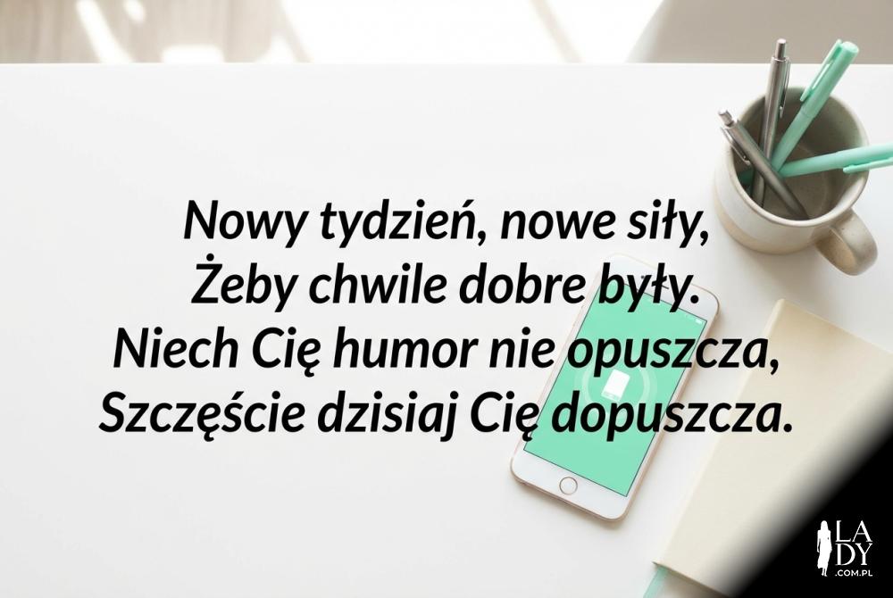 smartfon na biurku z wierszykiem na nowy tydzień smartfon na biurku z wierszykiem na nowy tydzień
