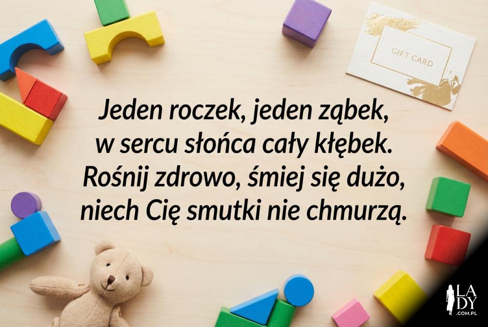 drewniane klocki i bilecik urodzinowy drewniane klocki i bilecik urodzinowy