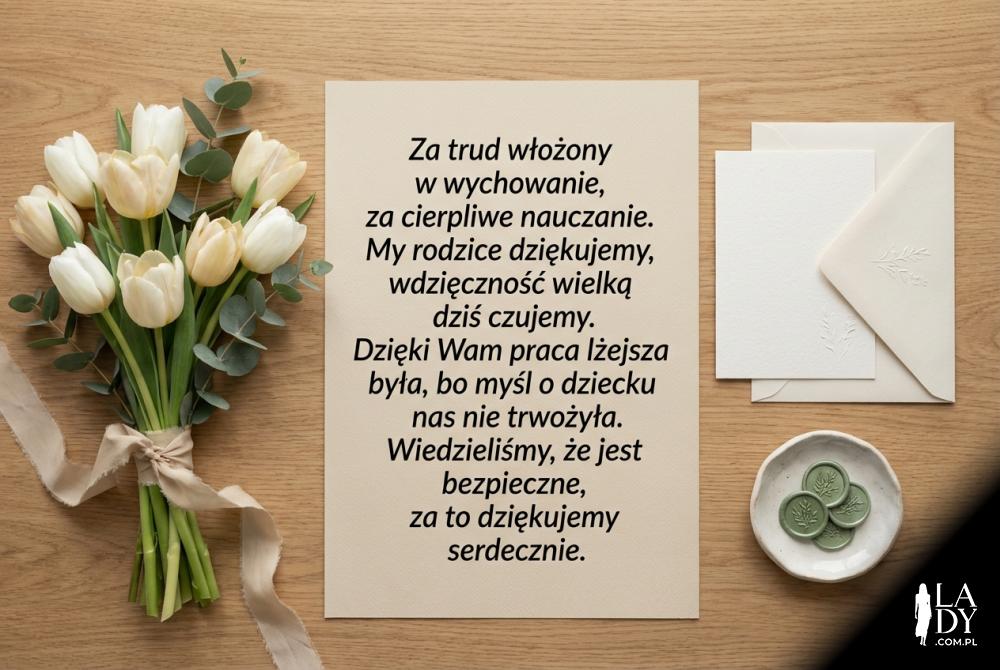 bukiet kwiatów i elegancki list z podziękowaniami dla wychowawców