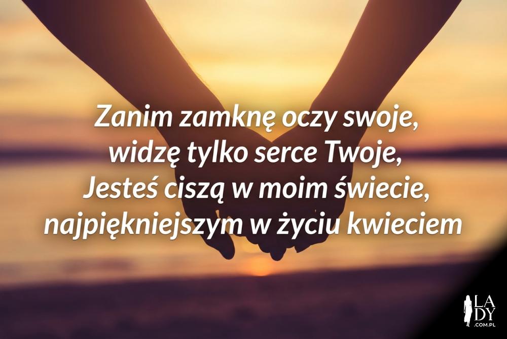 Splecione dłonie i miłosny wierszyk na dobranoc Splecione dłonie i miłosny wierszyk na dobranoc