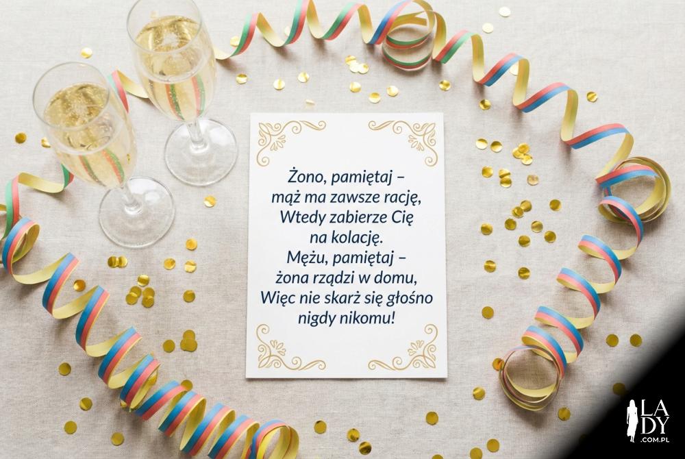 Zabawny wierszyk ślubny i kieliszki szampana