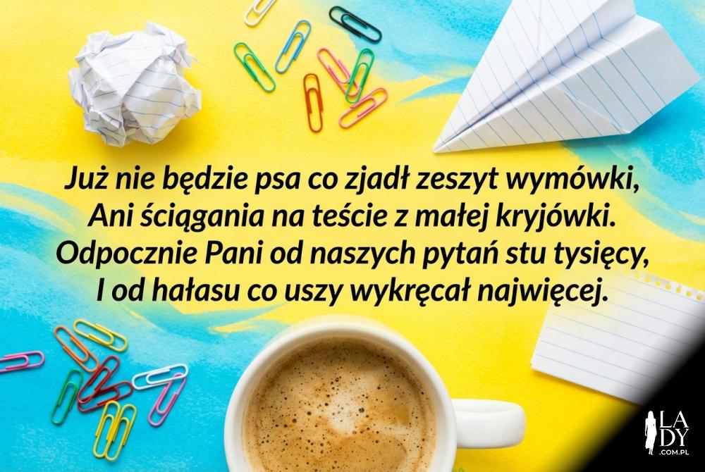 Kubek kawy i szkolne akcesoria z zabawnym wierszykiem