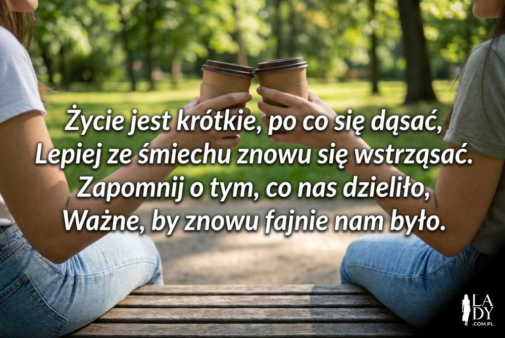przyjaciele pijący kawę na zgodę z wierszem